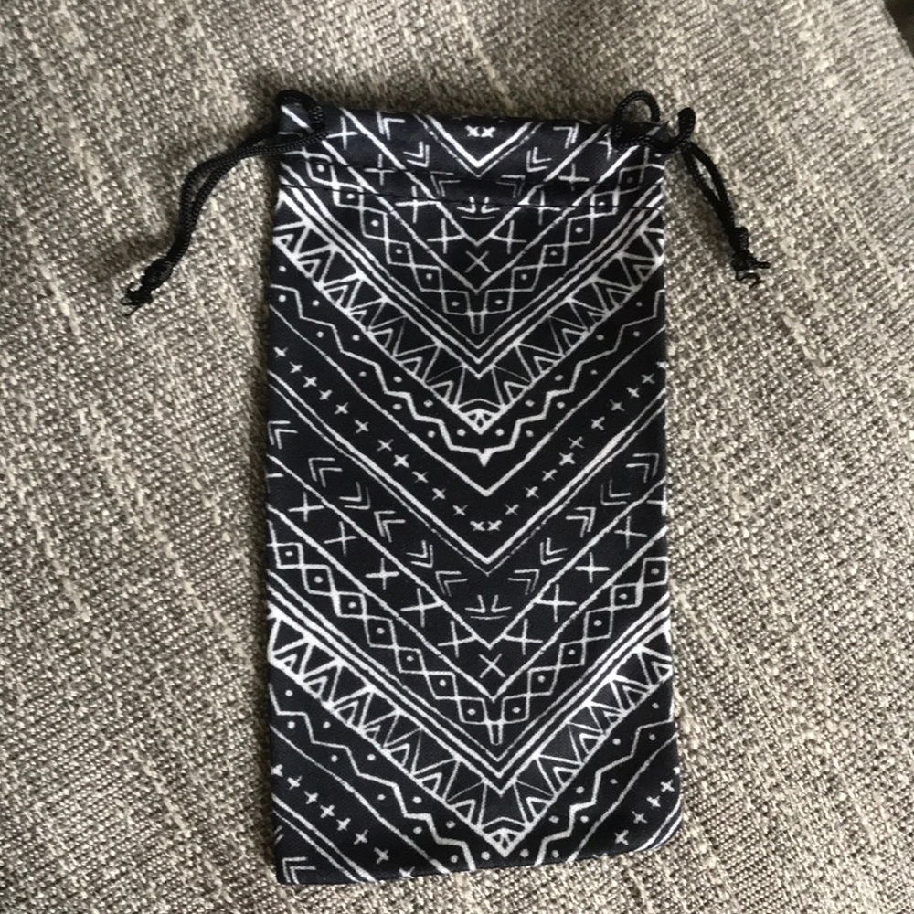 Sunglasses pouch